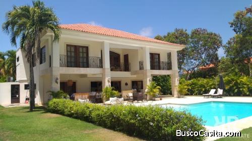 VILLA DE VENTA EN METRO COUNTRY CLUB JUAN DOLIO
