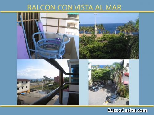 Apartamento con balcón frente al mar