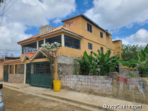 Vendo casa, con dos apto y varios anexos ideal para recuperar tu dinero
