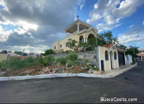CASA DE 3 NIVELES DE VENTA EN SANTO DOMINGO ESTE