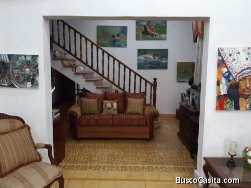 VENDO CASA EN GASCUE DOS NIVELES
