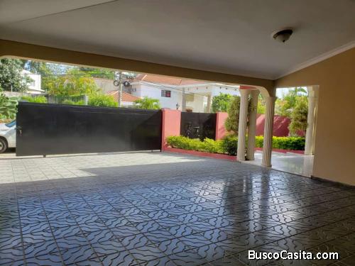 Altos de Arroyo Hondo III, 5 dormitorios, 5.5 baños, marqueisna 6 vh, piscina, y demas comodidades