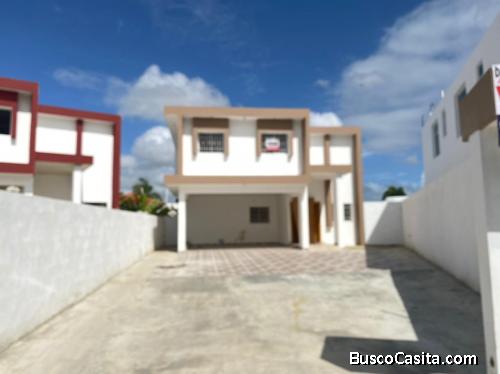 CASA AMPLIA DE VENTA EN SANTO DOMINGO
