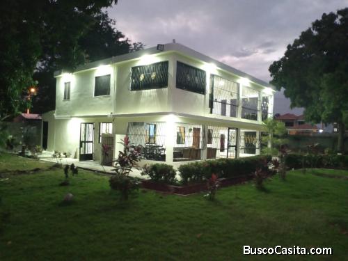 hermosa casavilla de 2 niveles