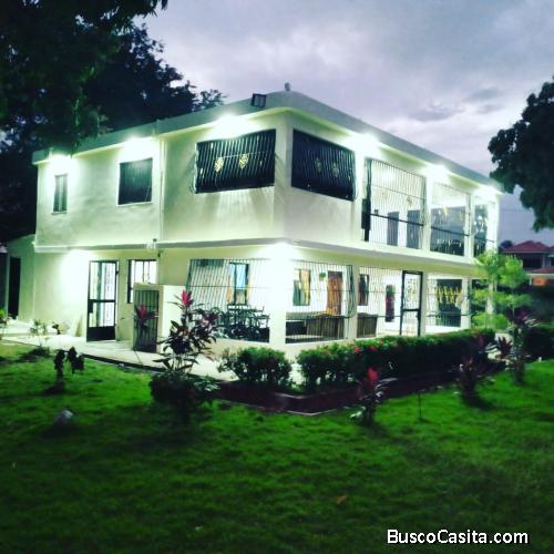 hermosa casavilla de 2 niveles