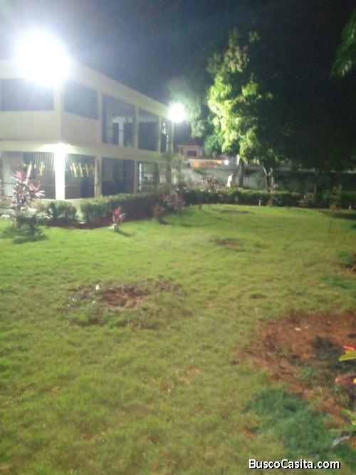 Casona von gran jardín  potencial para villa  o airbnb