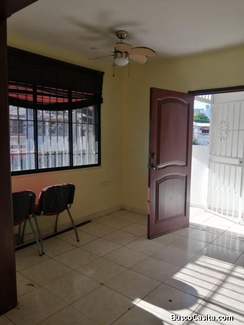 Casa en venta en la Urbanización Solimar cerca de unicaribe