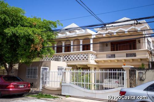 Vendo Excelente Casa de 2 Niveles en el Rosmil - Las Praderas REBAJADA