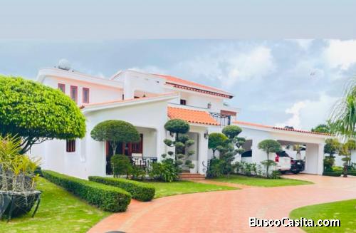 CASA AMPLI Y LUJOSA DE VENTA EN BONAO