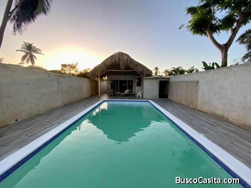VILLA CON PISCINA Y JARDIN TROPICAL 