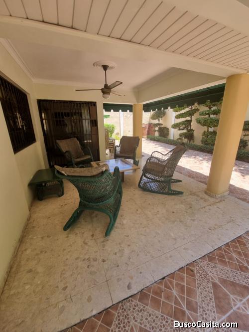REMAX METROPOLITANA. vende casa en Alto de  las Praderas