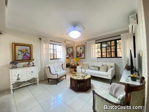 Vendo casa en Altos de Arroyo Hondo lll