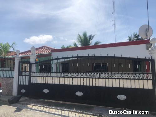 Luminosa casa en el prestigioso proyecto residencial Yendry, en las Jacaguas Santo Domingo N