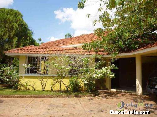 Amplia Casa En Venta En  Arroyo Hondo Santo Domingo Republica Dominicana