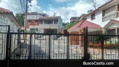 Casa En Venta En Villa Claudia En Altos De Arroyo Hondo