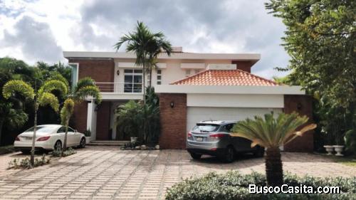 Villa En Venta Amueblada En Metro Country Club 