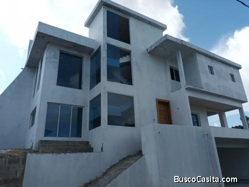 Casa En Venta En Cuesta Brava Arroyo Hondo 