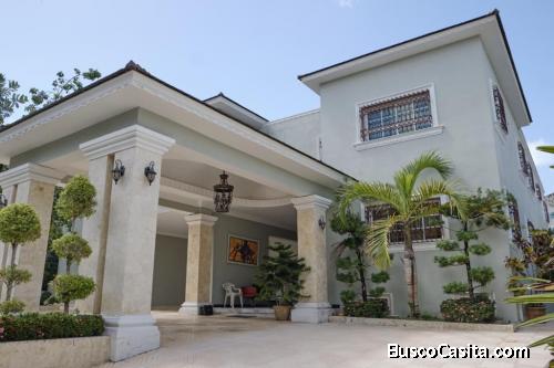 Mansión En Venta Renta En Arroyo Hondo Ll Con Piscina 
