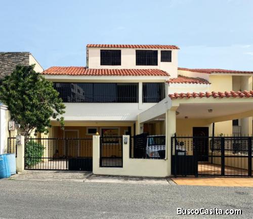 Casa En Venta De Tres Niveles En Julieta Morales 