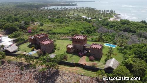 Venta De Casa Estilo Colonial En Las Galeras