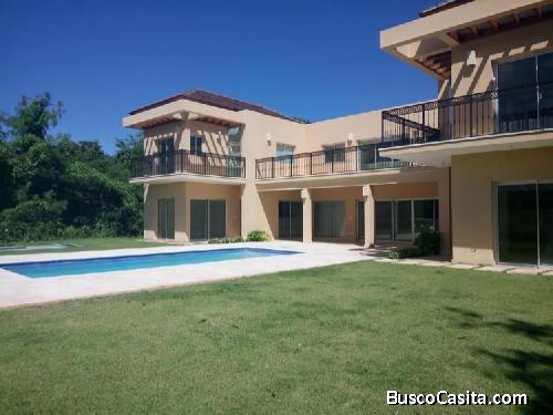 Vendo Villa En Punta Cana Con Piscina Y Club De Playa
