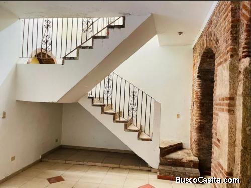 vendo casa en la zona colonial