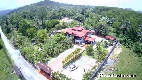 VILLA AMPLIA Y AMUEBLADA DE VENTA EN BONAO