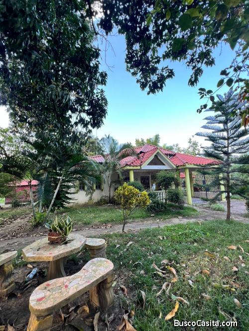 CASA CON AMPLIO TERENO DE VENTA EN BONAO