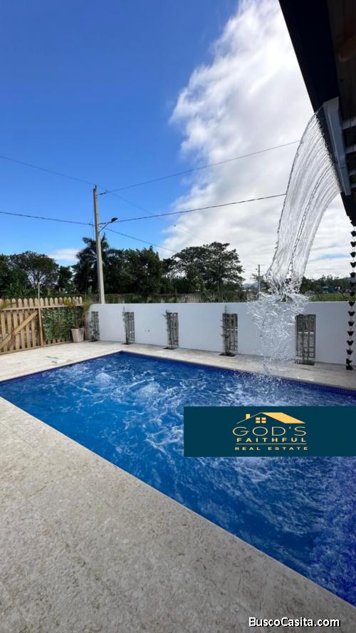 CASA CON PISCINA DE VENTA EN BONAO