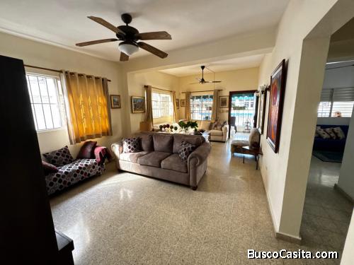 Vendo  Casa  2 Niveles en Gascue, REMODELAR,  DEMOLER PARA CONSTRUCCION O PARA OFICINAS, con la mejo