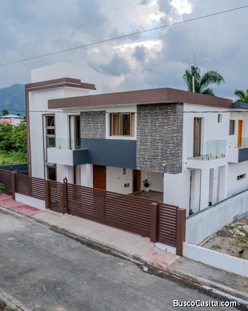 CASA MODERNA DE VENTA EN BONAO