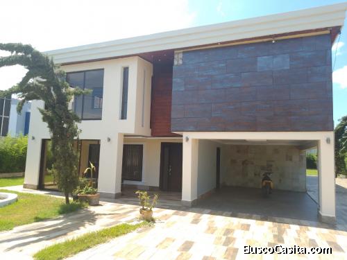 Casa en Venta con Piscina en Bonao