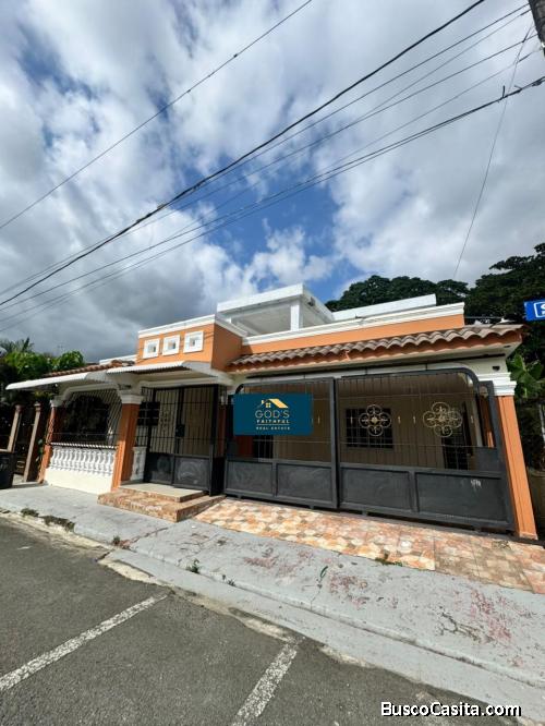 CASA AMPLIA DE VENTA EN BONAO