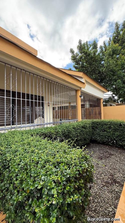 CASA AMPLIA DE VENTA EN BONAO