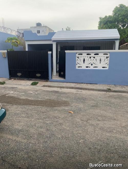 Casa En Venta de Oportunidad en Residencial Las Acacias detrás de Zona Franca de San Isidro y Amalia