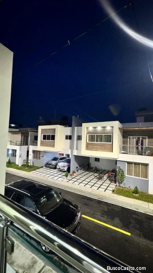 CASA MODERNA DE VENTA EN BONAO