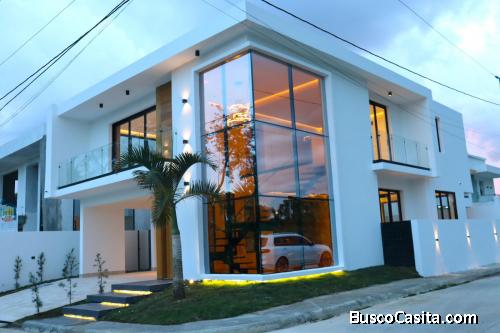 CASA MODERNA DE VENTA EN SANTIAGO