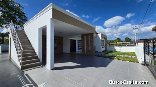 CASA CON PATIO DE VENTA EN JARABACOA