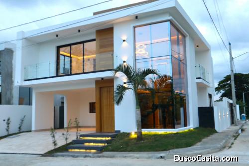 CASA MODERNA DE VENTA EN SANTIAGO