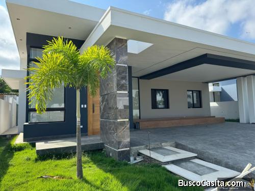 CASA MODERNA DE VENTA EN SANTIAGO