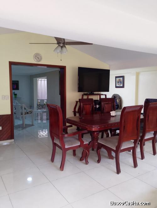 Casa de 2 niveles en venta avenida importante